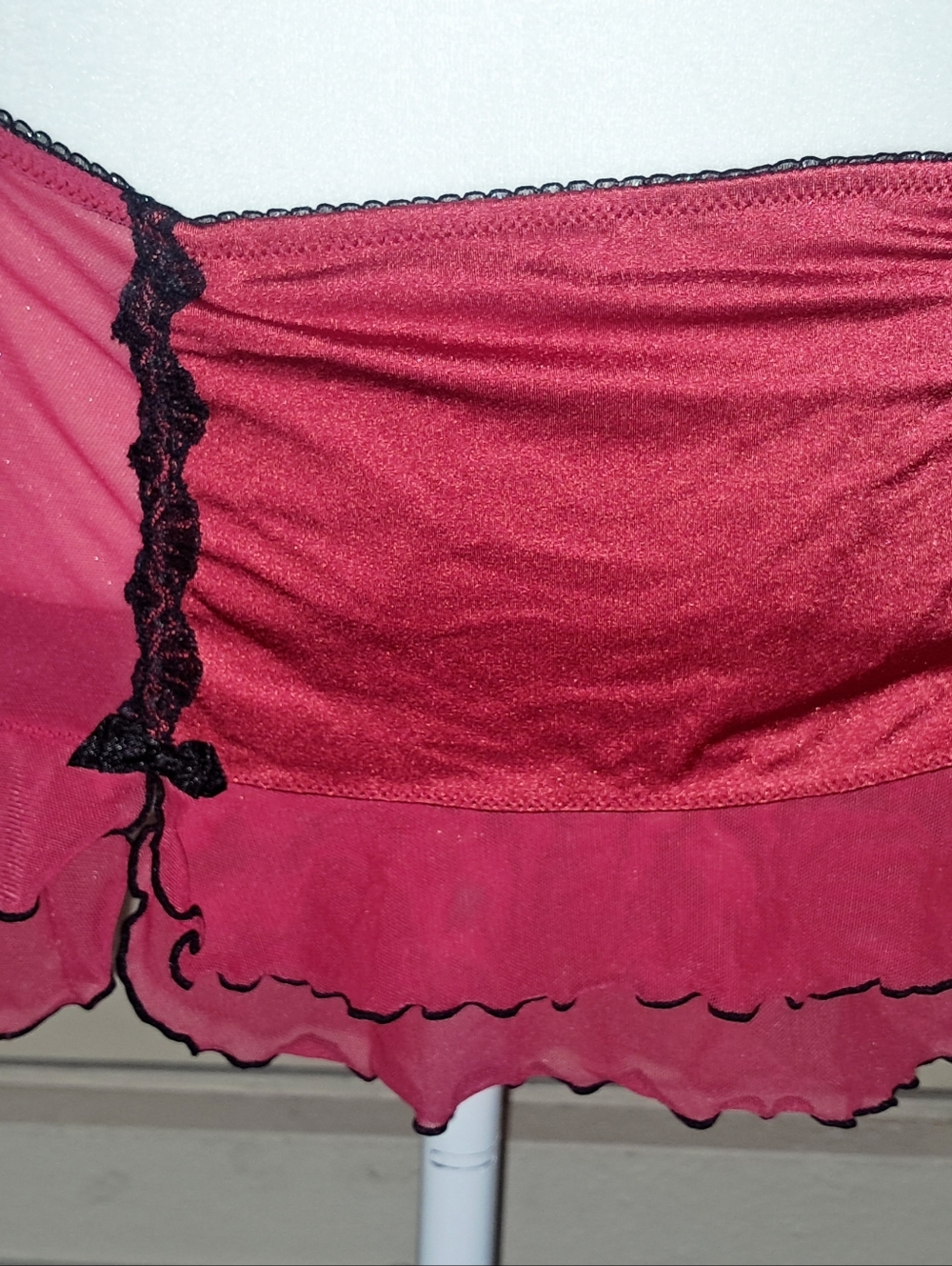 Apt. 9 Wine and Black 36 D and Large Lace Bra & Mini Skirt Set - Picture 4 of 16